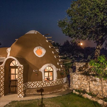 Cob Camp Bed & Breakfast Dŭbravite Dış mekan fotoğraf