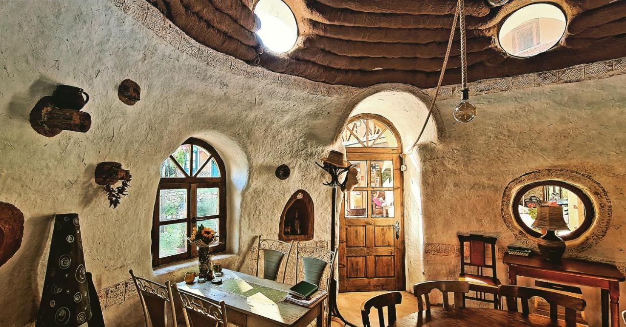 Cob Camp Bed & Breakfast Dŭbravite Dış mekan fotoğraf