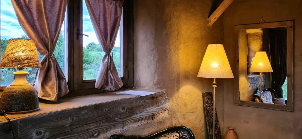 Cob Camp Bed & Breakfast Dŭbravite Dış mekan fotoğraf