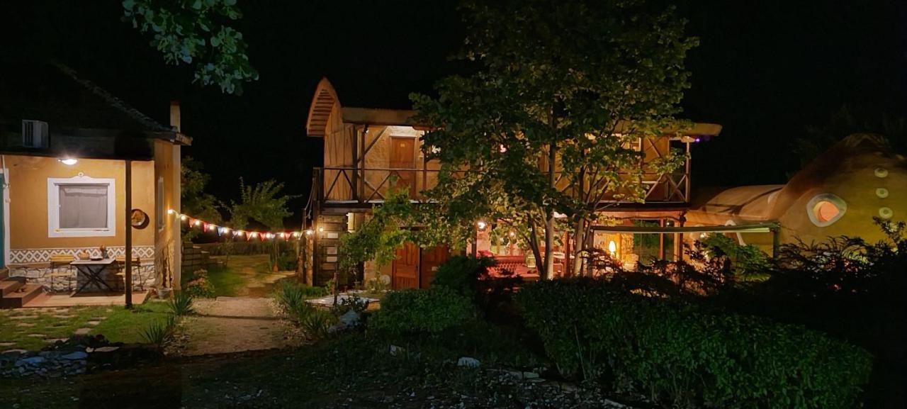 Cob Camp Bed & Breakfast Dŭbravite Dış mekan fotoğraf