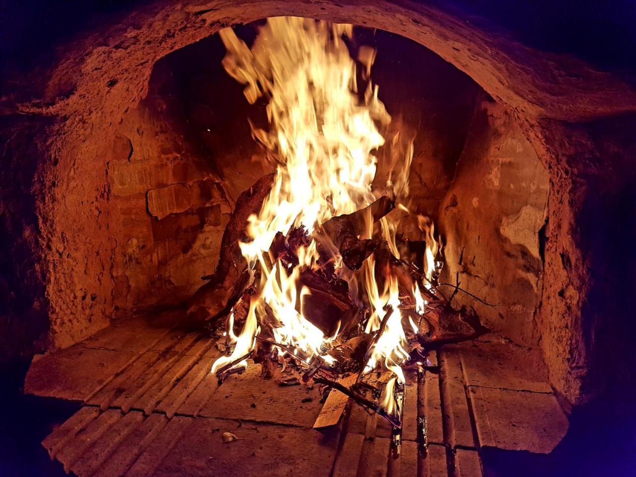 Cob Camp Bed & Breakfast Dŭbravite Dış mekan fotoğraf