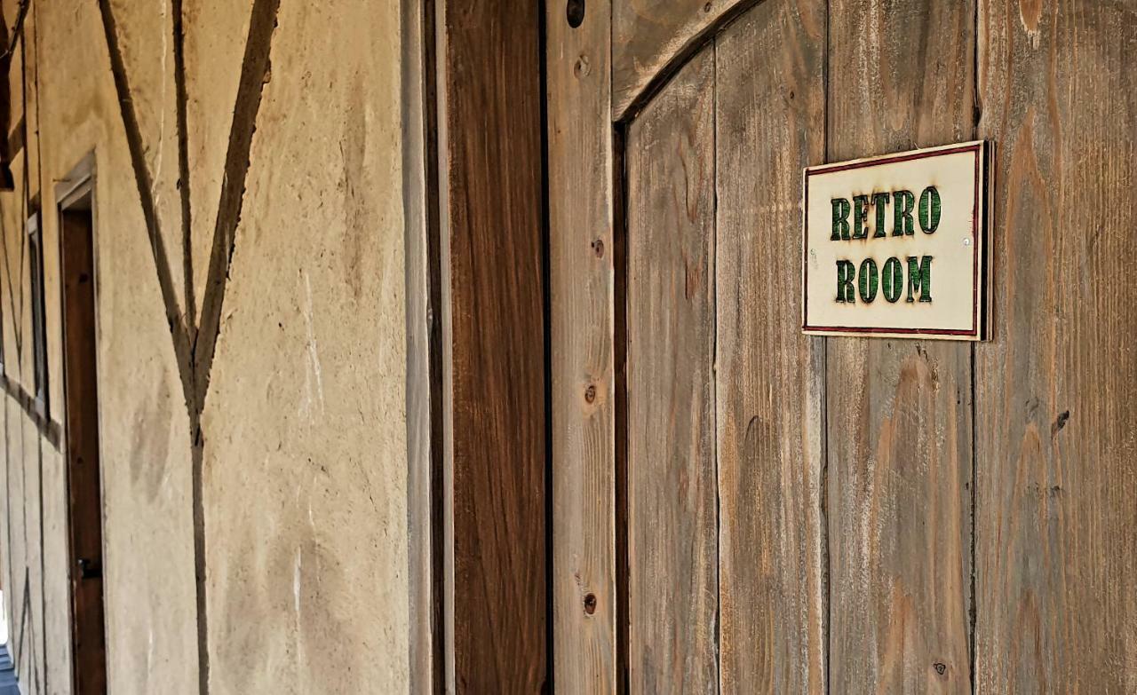 Cob Camp Bed & Breakfast Dŭbravite Dış mekan fotoğraf
